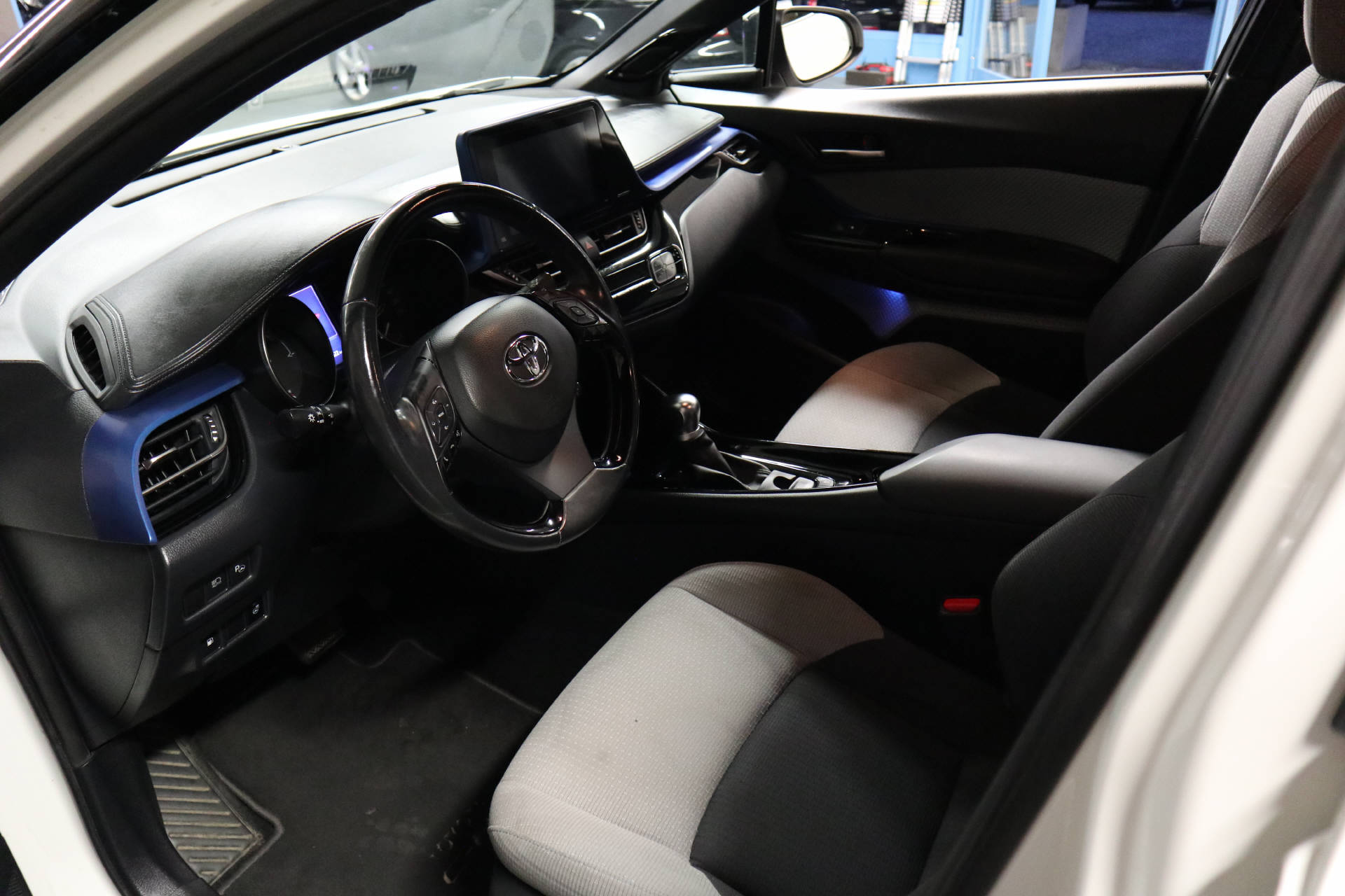 TOYOTA C-HR 1.8 VVTi HSD Style-image-10