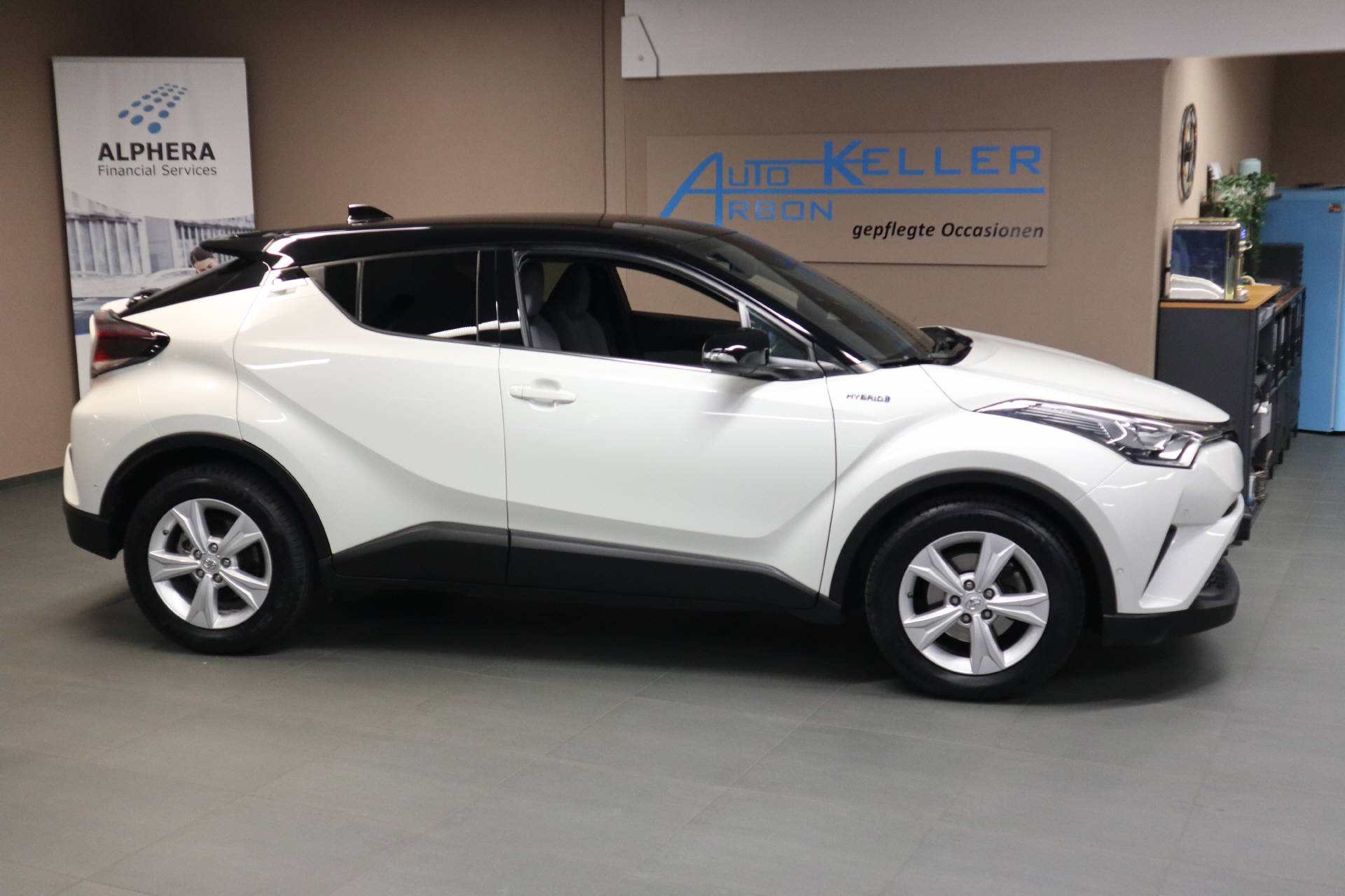 TOYOTA C-HR 1.8 VVTi HSD Style-image-1