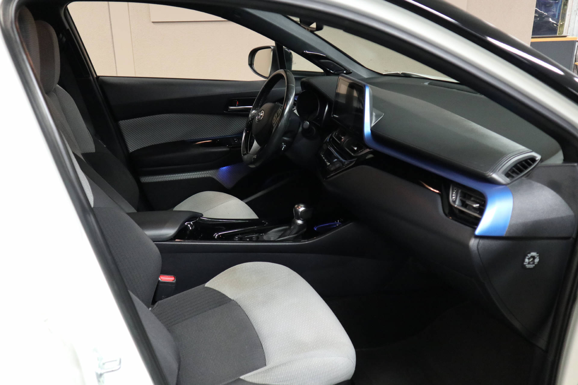 TOYOTA C-HR 1.8 VVTi HSD Style-image-7