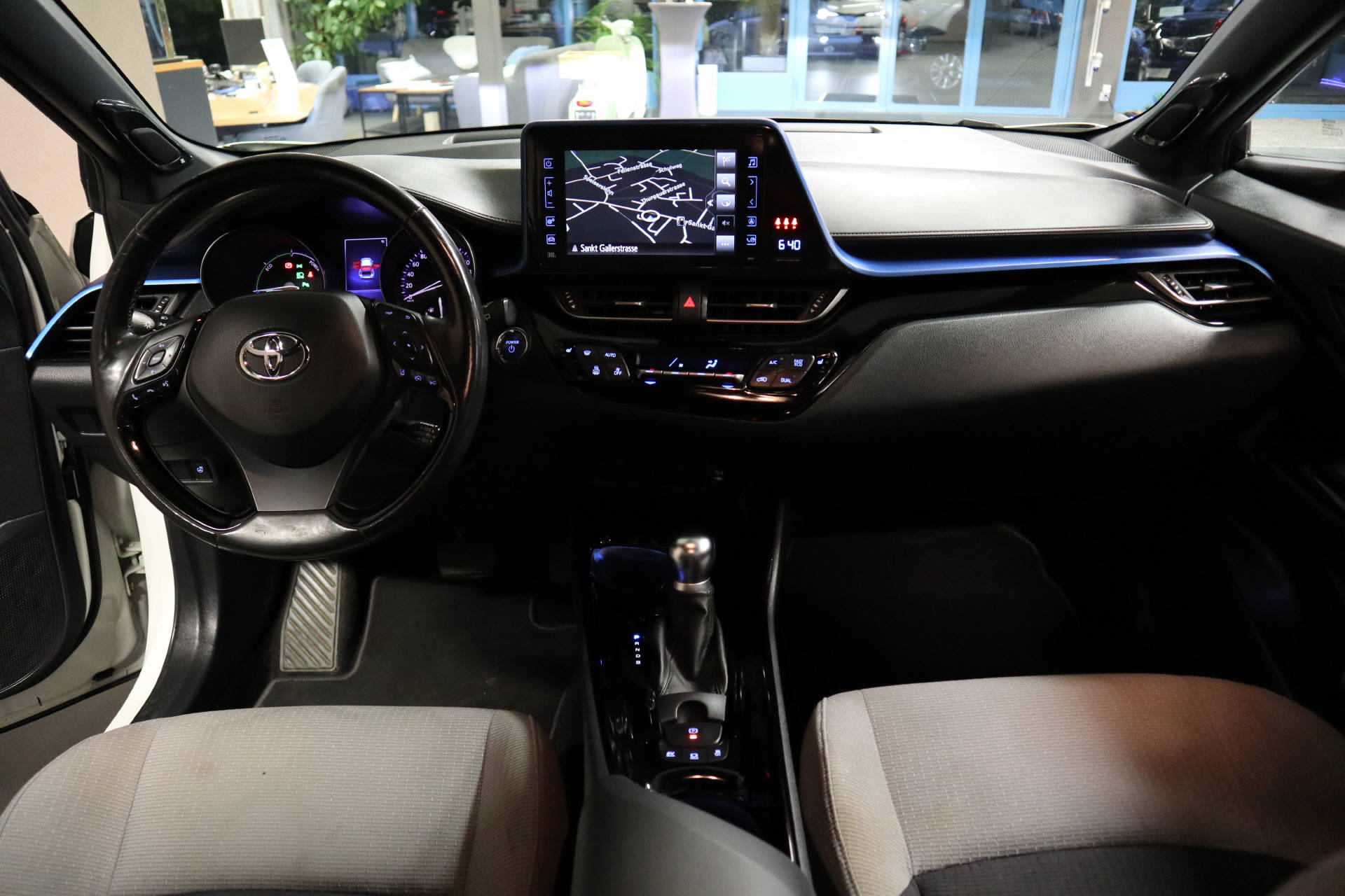 TOYOTA C-HR 1.8 VVTi HSD Style-image-12