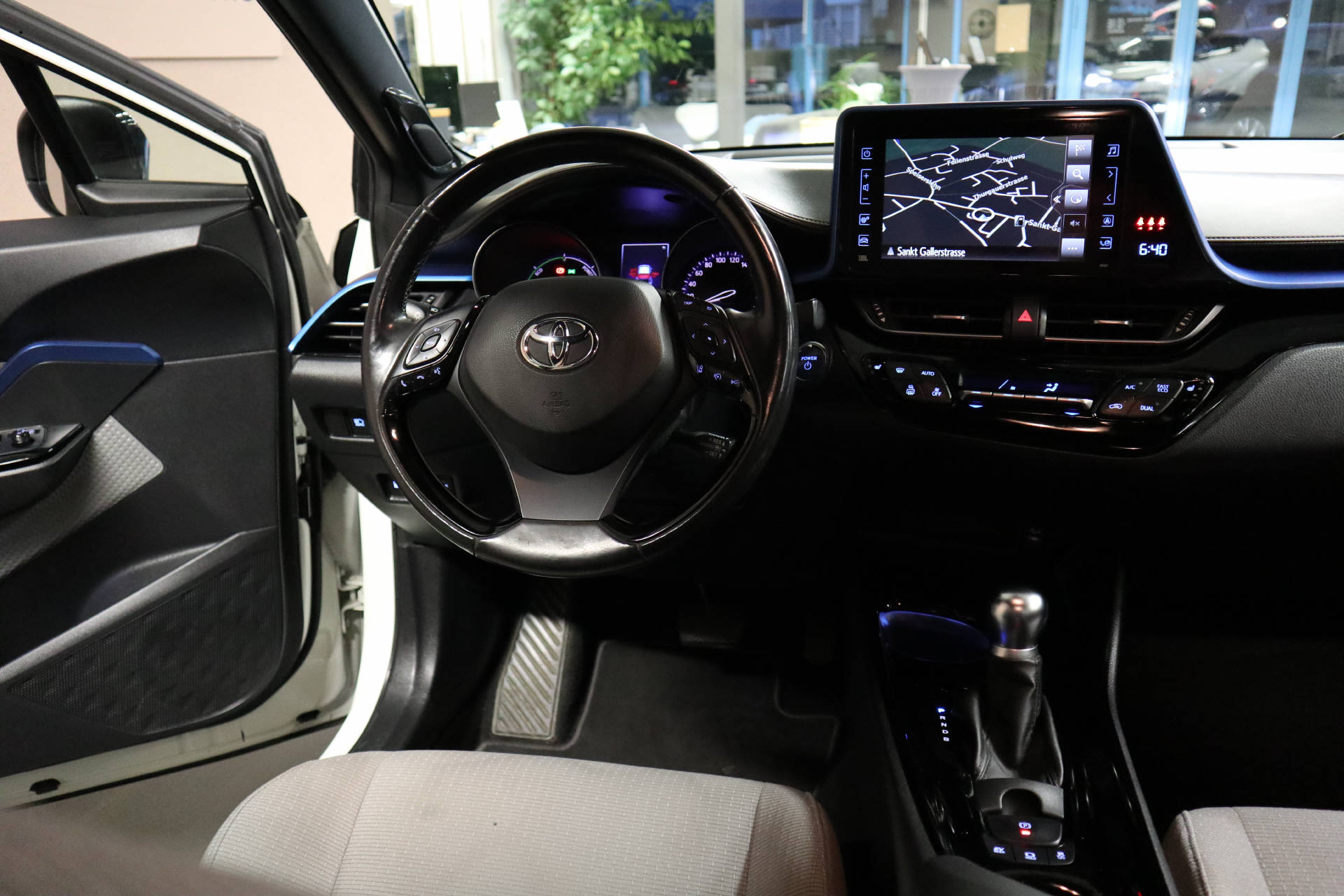 TOYOTA C-HR 1.8 VVTi HSD Style-image-11