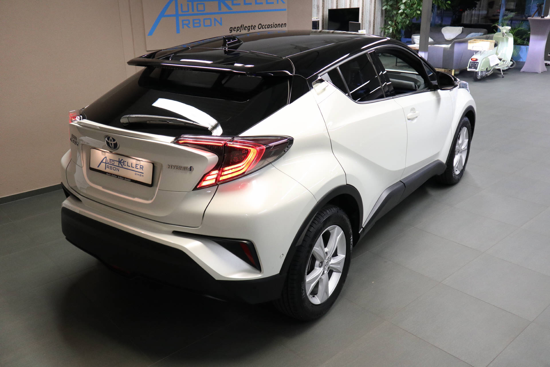 TOYOTA C-HR 1.8 VVTi HSD Style-image-6