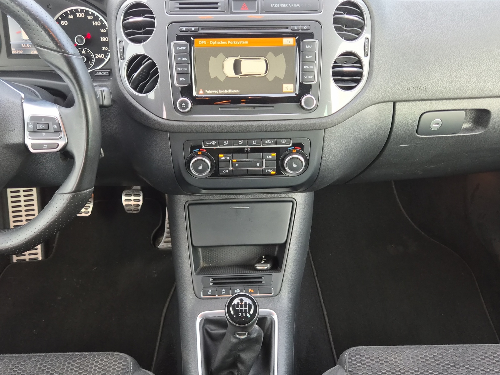 VW Tiguan 2.0 TDI BMT R-Line Design 4Motion-image-10