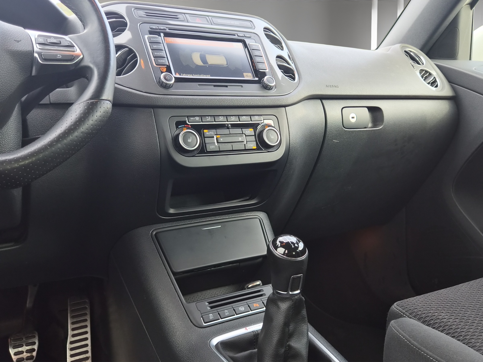 VW Tiguan 2.0 TDI BMT R-Line Design 4Motion-image-11