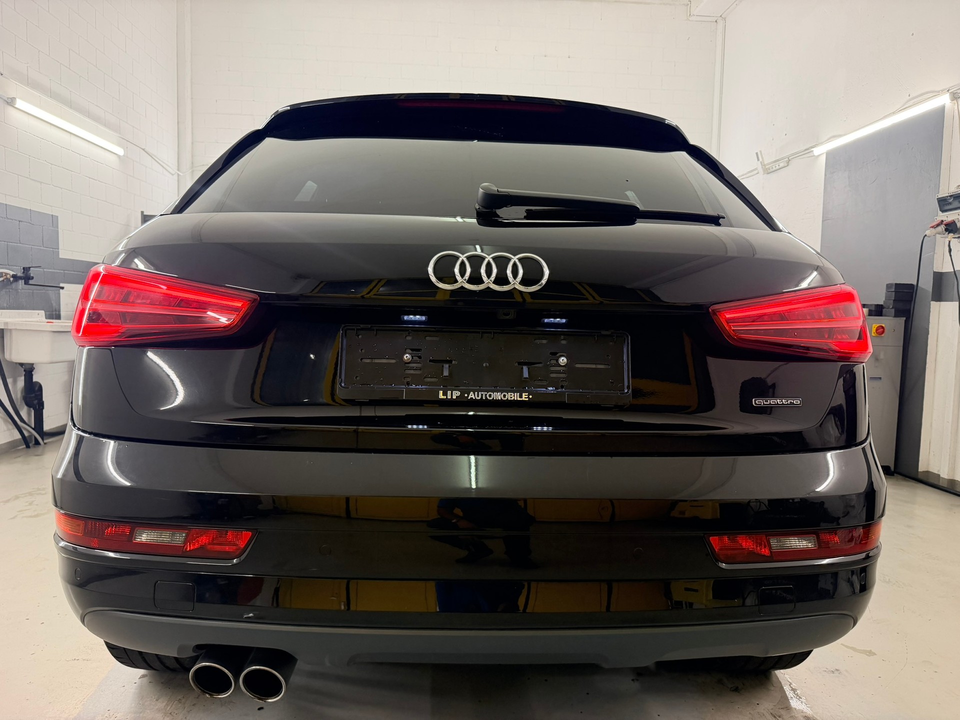 AUDI Q3 2.0 TDI design quattro S-tronic-image-4