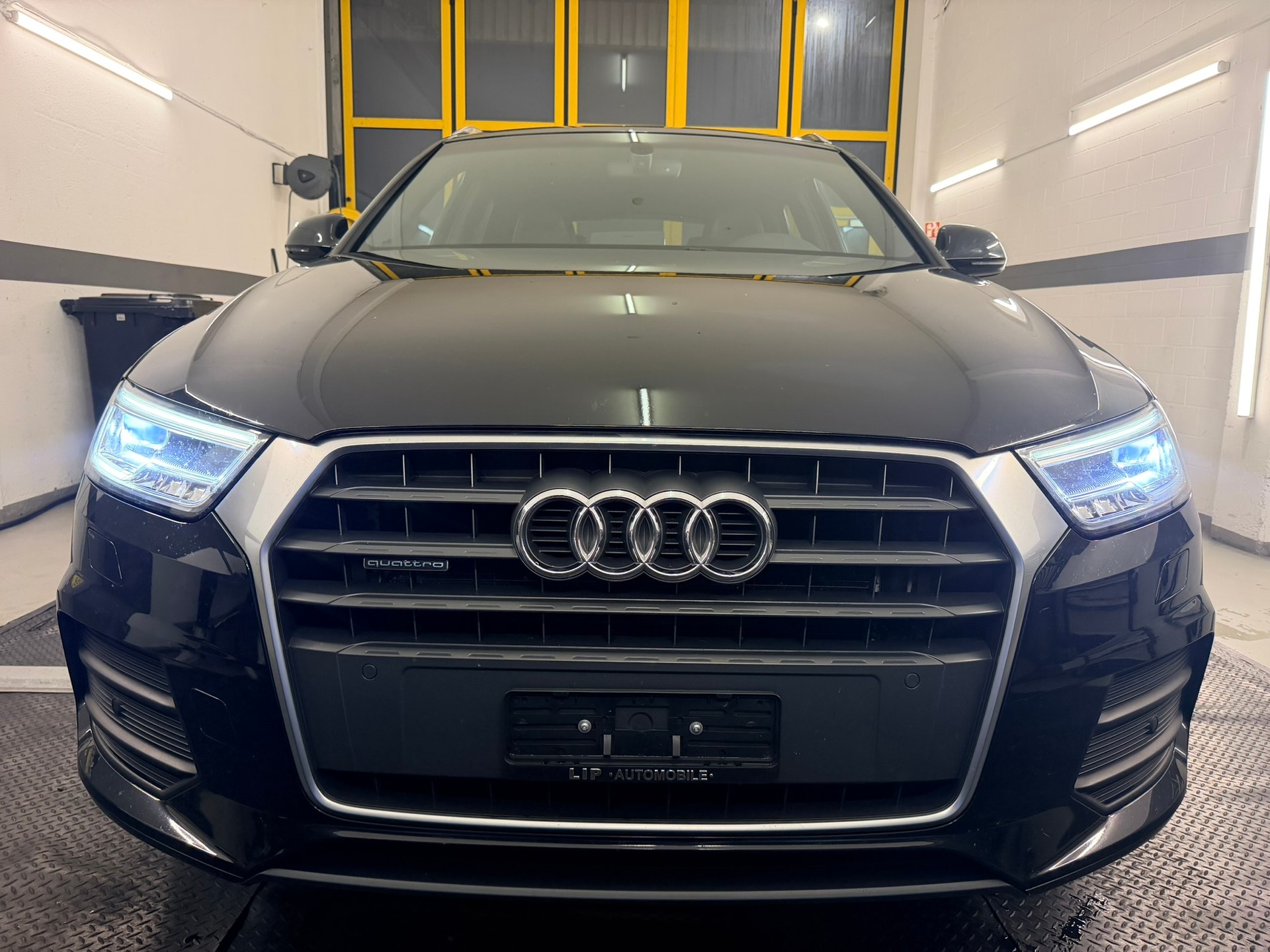AUDI Q3 2.0 TDI design quattro S-tronic-image-1