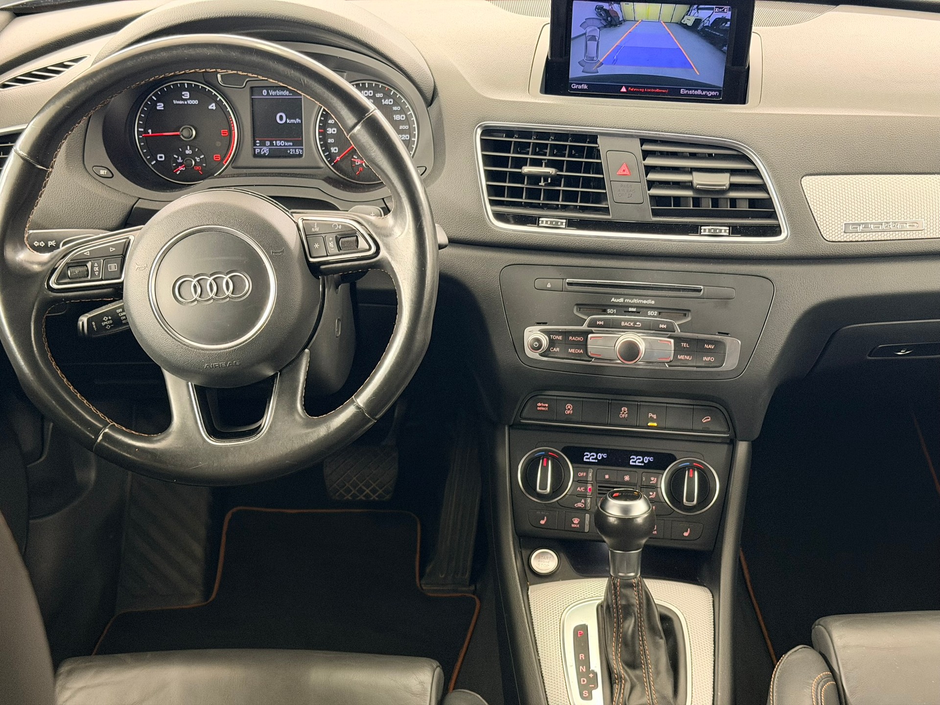 AUDI Q3 2.0 TDI design quattro S-tronic-image-9