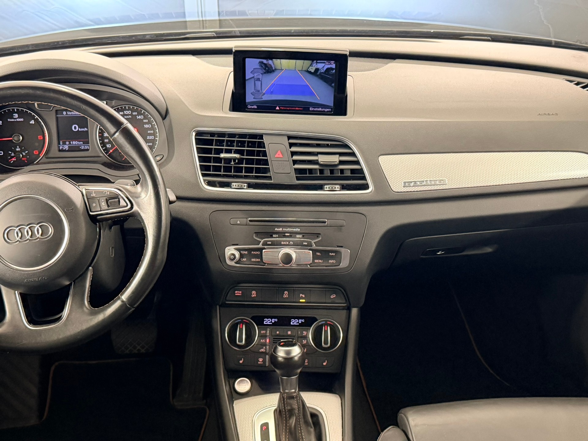 AUDI Q3 2.0 TDI design quattro S-tronic-image-10