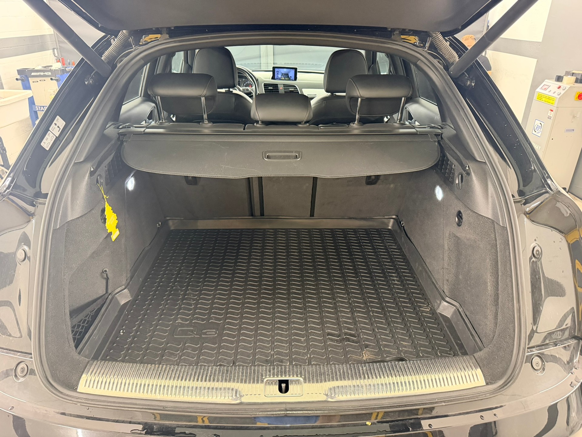 AUDI Q3 2.0 TDI design quattro S-tronic-image-5