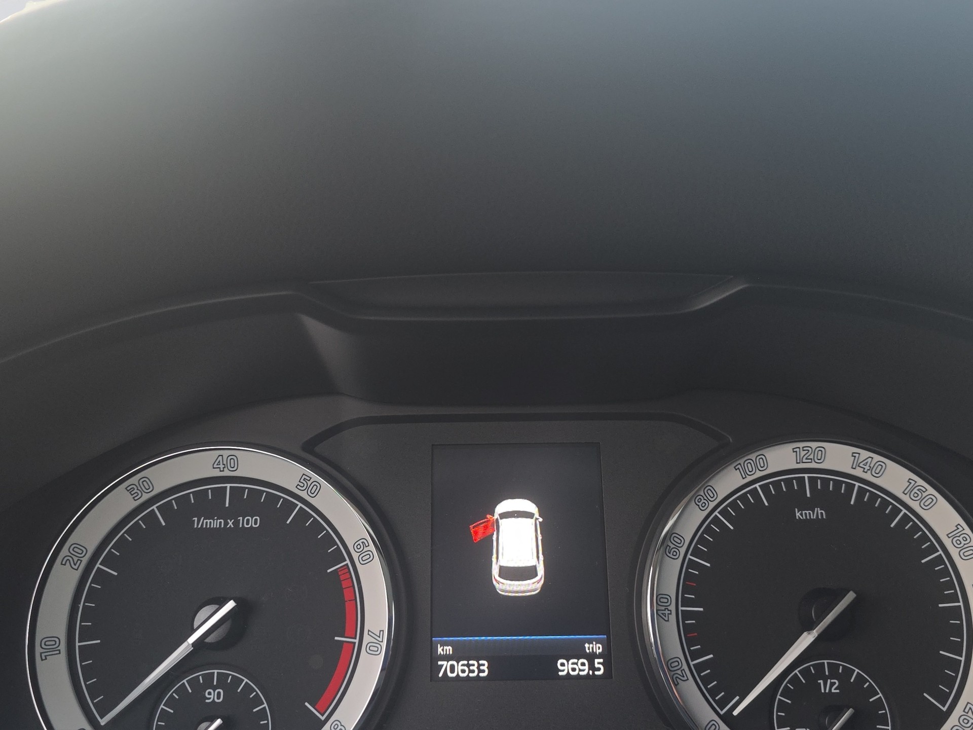 SKODA Karoq 1.5 TSI ACT Scout 4x4 DSG-image-9