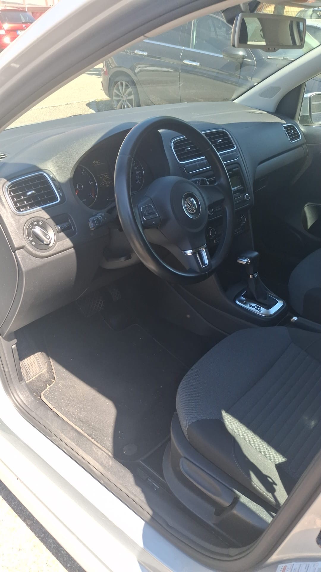 VW Polo 1.6 TDI Trendline DSG-image-6