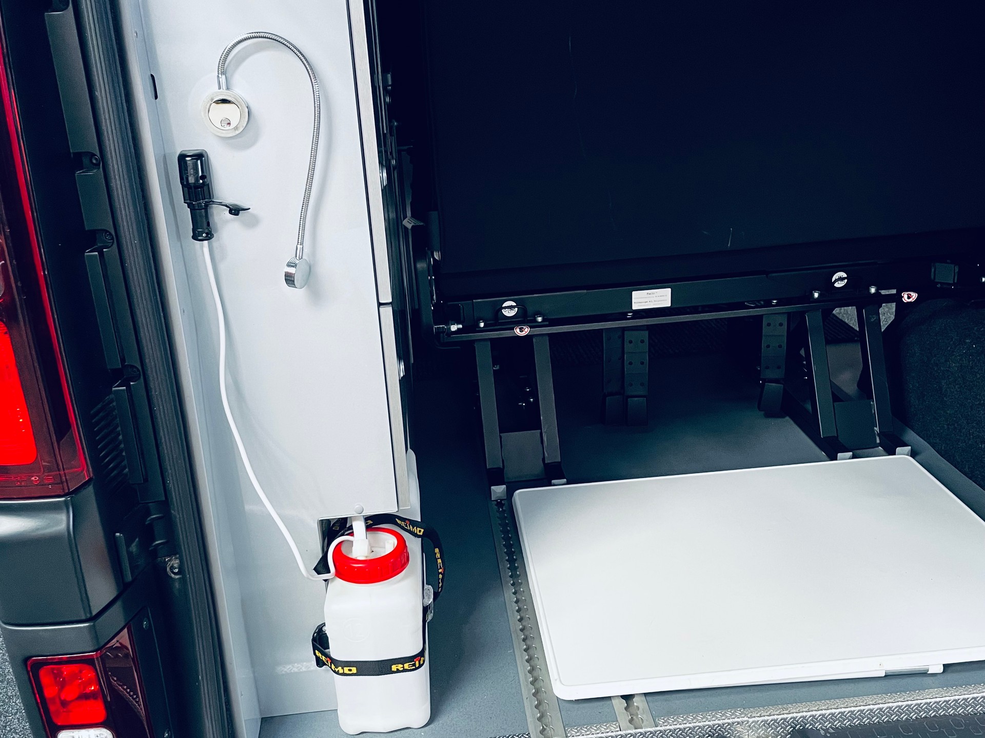 NISSAN NV 300 Camper dCi 121 PS MT-image-31