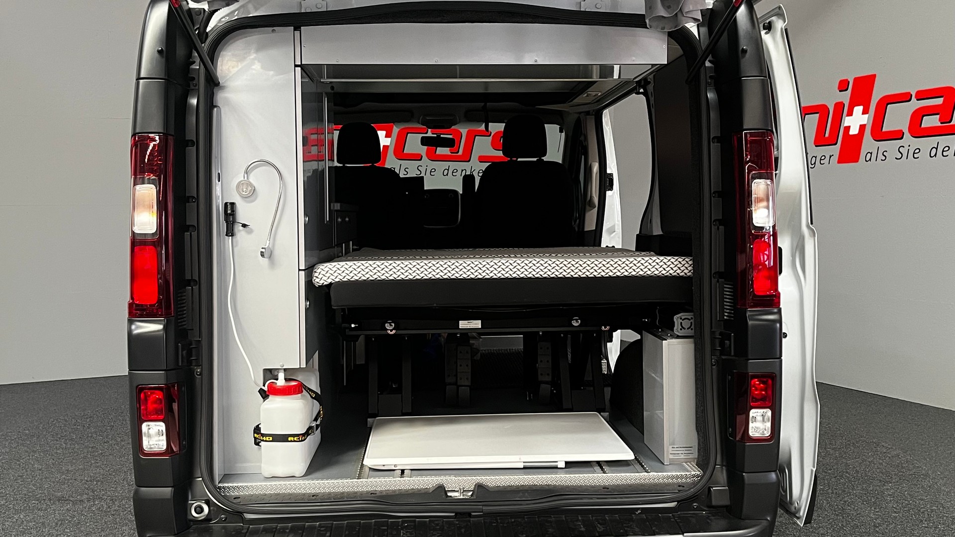NISSAN NV 300 Camper dCi 121 PS MT-image-9