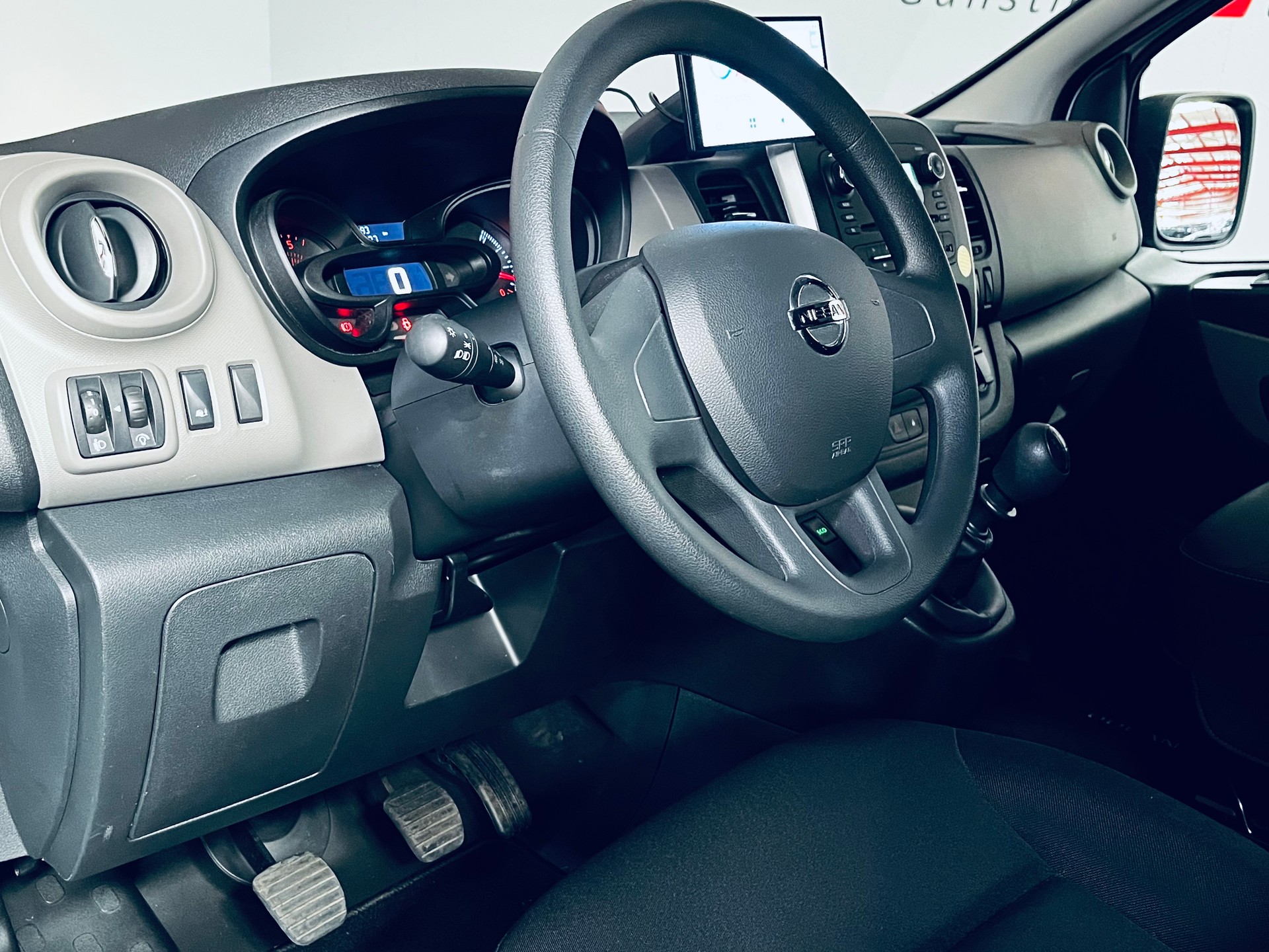 NISSAN NV 300 Camper dCi 121 PS MT-image-13