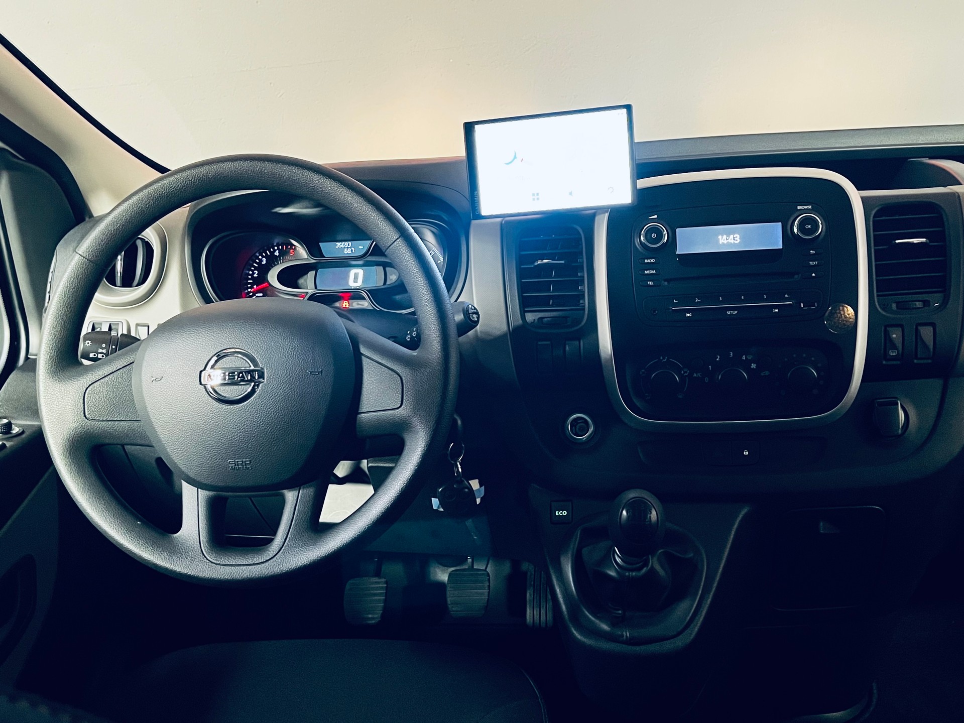 NISSAN NV 300 Camper dCi 121 PS MT-image-16