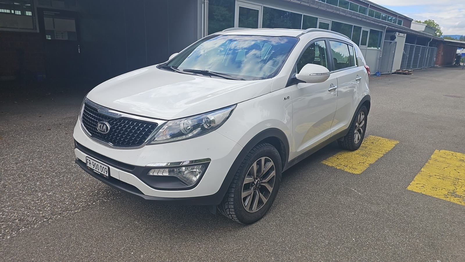KIA Sportage 2.0 CRDi Trend 4WD Automatic-image-0