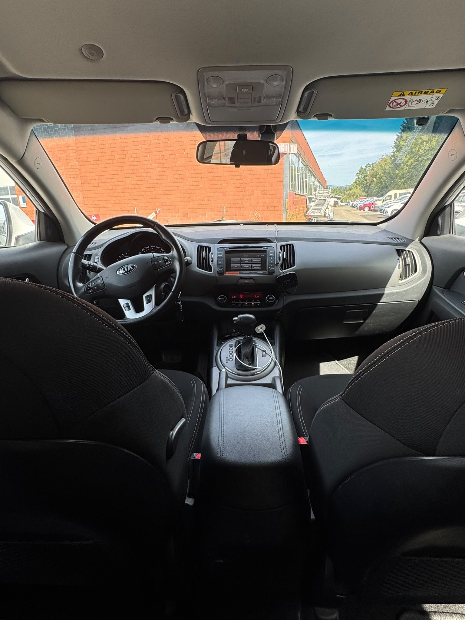 KIA Sportage 2.0 CRDi Trend 4WD Automatic-image-9