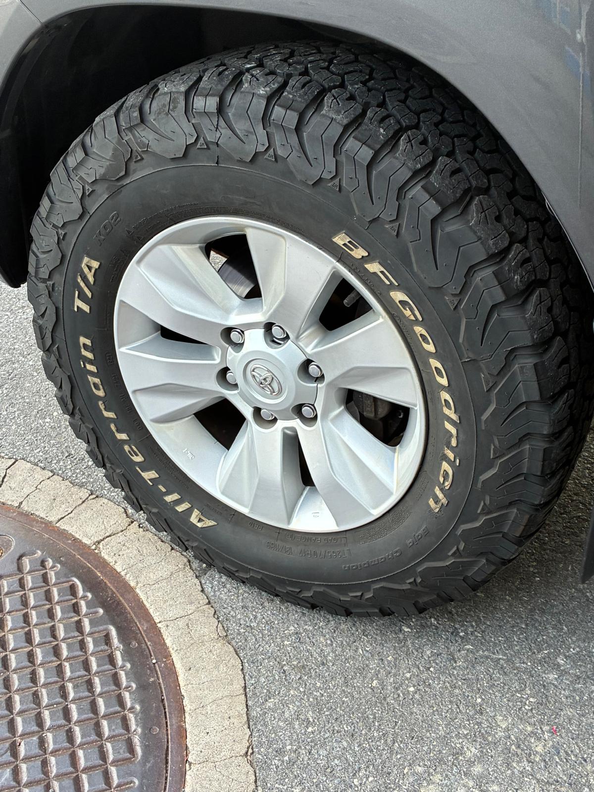 TOYOTA Hilux 2.4D-4D Sol DoubleCab 4x4 A-image-6