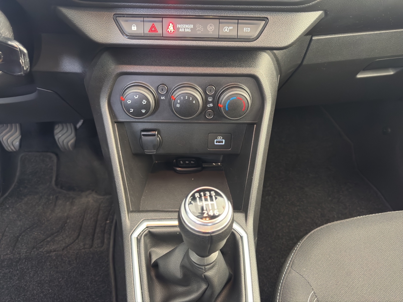 DACIA Sandero 1.0 TCe Comfort 91PS-image-15