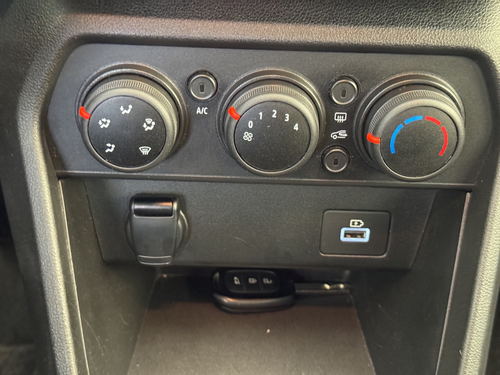 DACIA Sandero 1.0 TCe Comfort 91PS-image-16