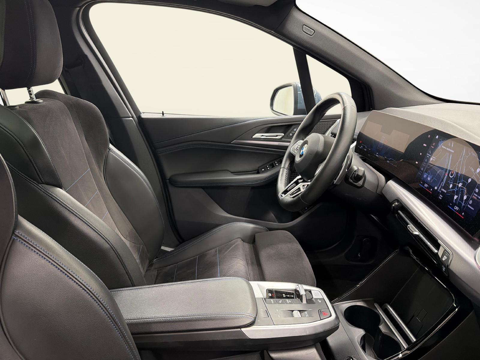 BMW 218i Active Tourer-image-17