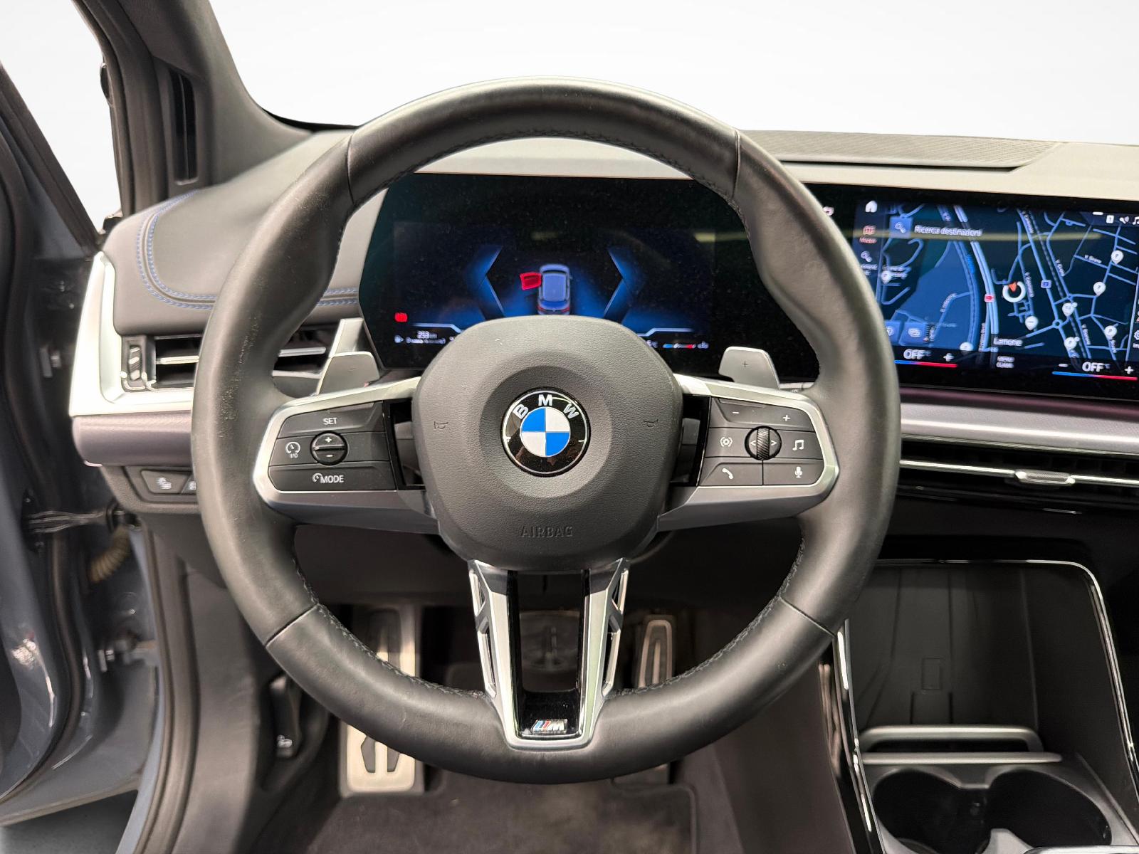 BMW 218i Active Tourer-image-12