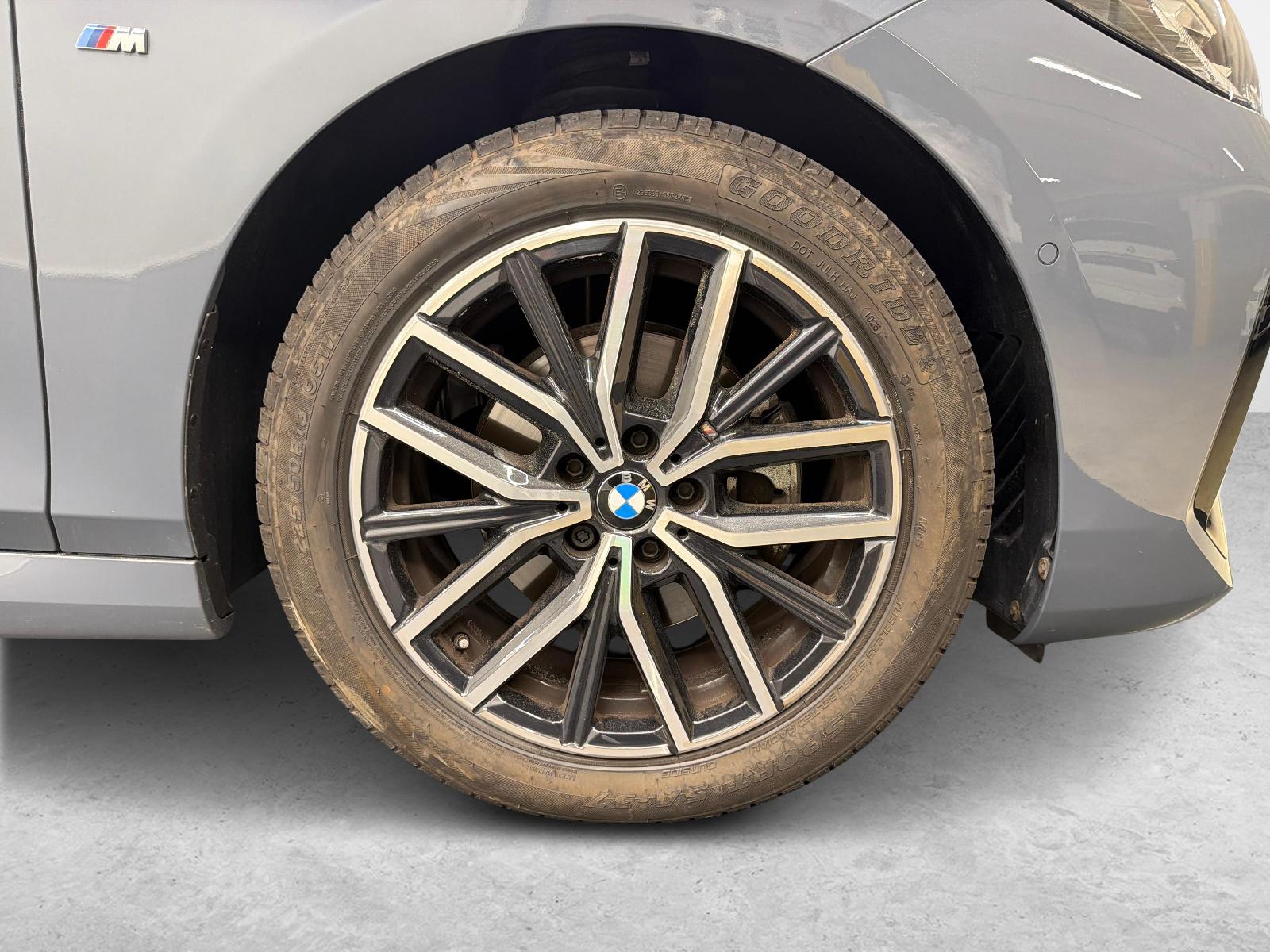BMW 218i Active Tourer-image-9