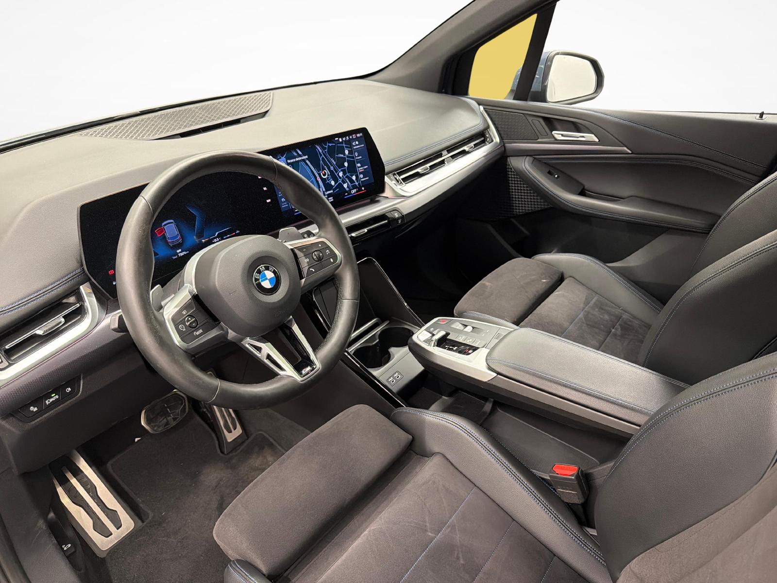 BMW 218i Active Tourer-image-10