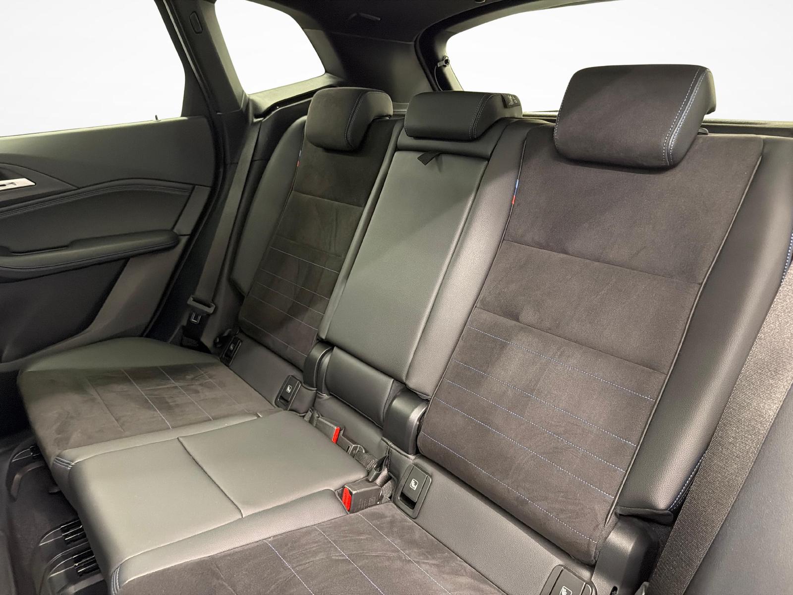 BMW 218i Active Tourer-image-19