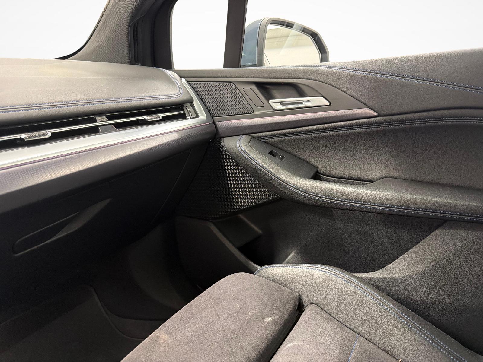 BMW 218i Active Tourer-image-18