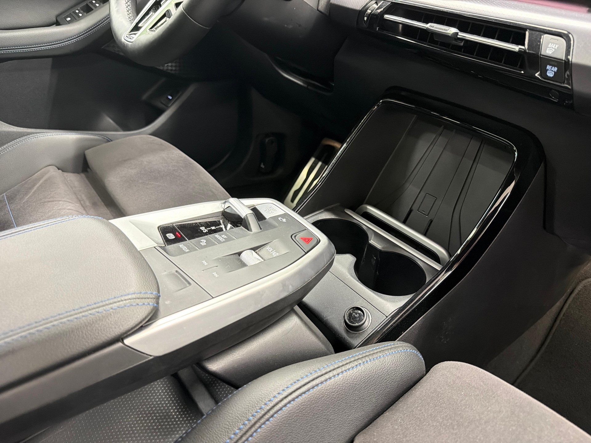 BMW 218i Active Tourer-image-16