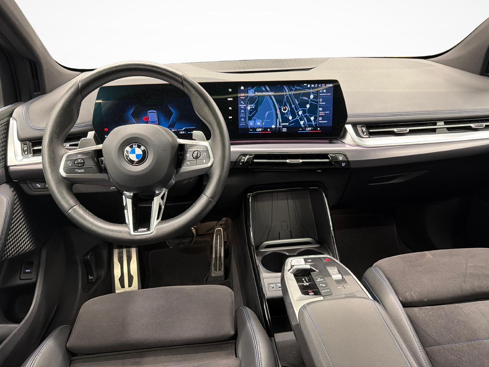 BMW 218i Active Tourer-image-11