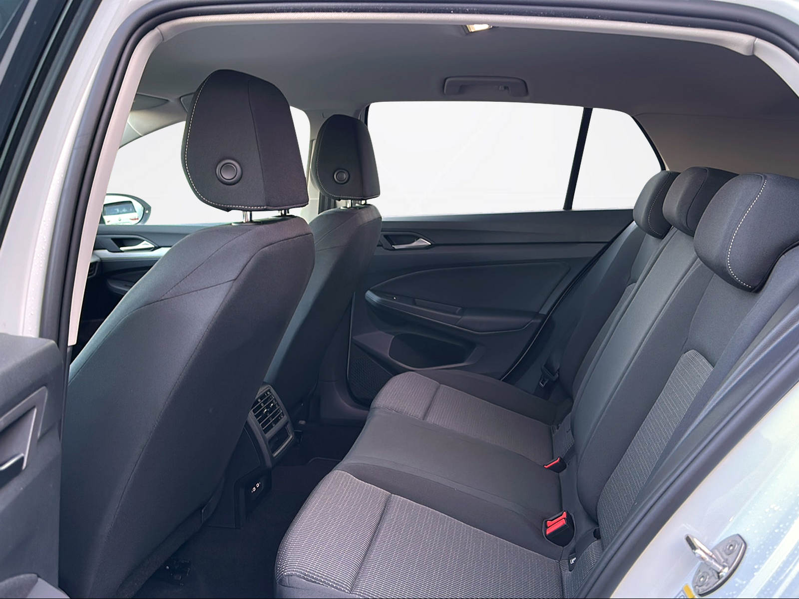 VW Golf Basis 1.5eTSI 115 CH-image-9