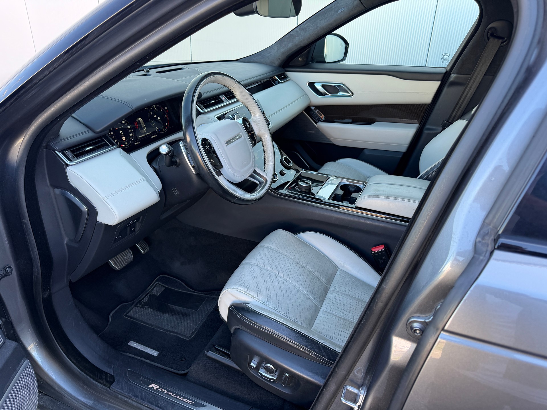 LAND ROVER Range Rover Velar R-Dynamic D 300 HSE Automatic FIRST EDITION ***AHK***-image-8