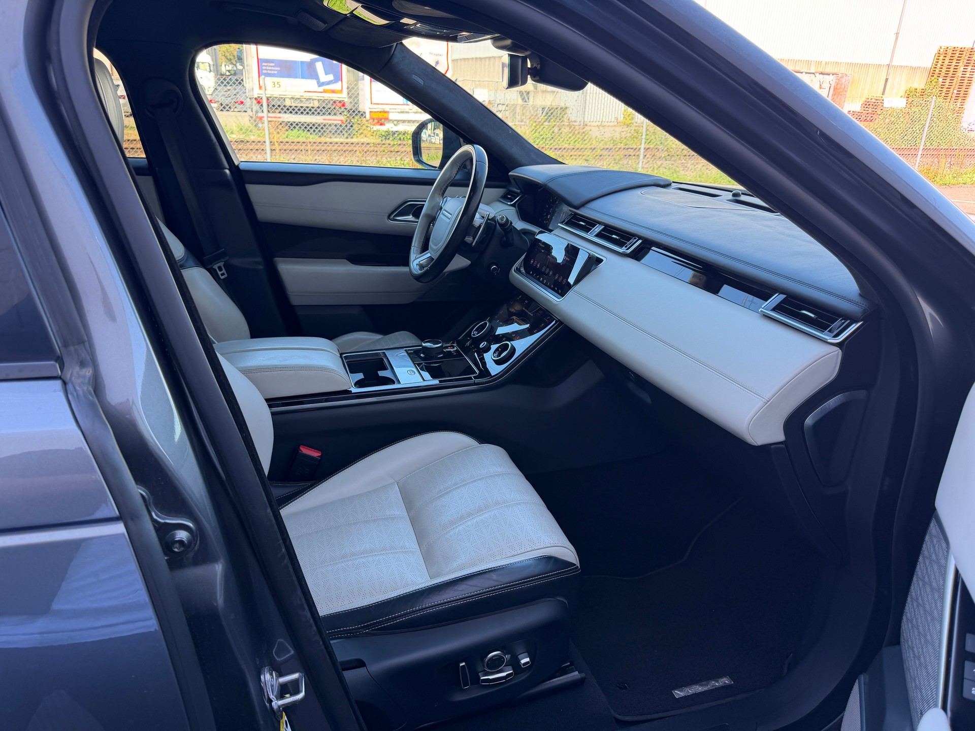 LAND ROVER Range Rover Velar R-Dynamic D 300 HSE Automatic FIRST EDITION ***AHK***-image-9
