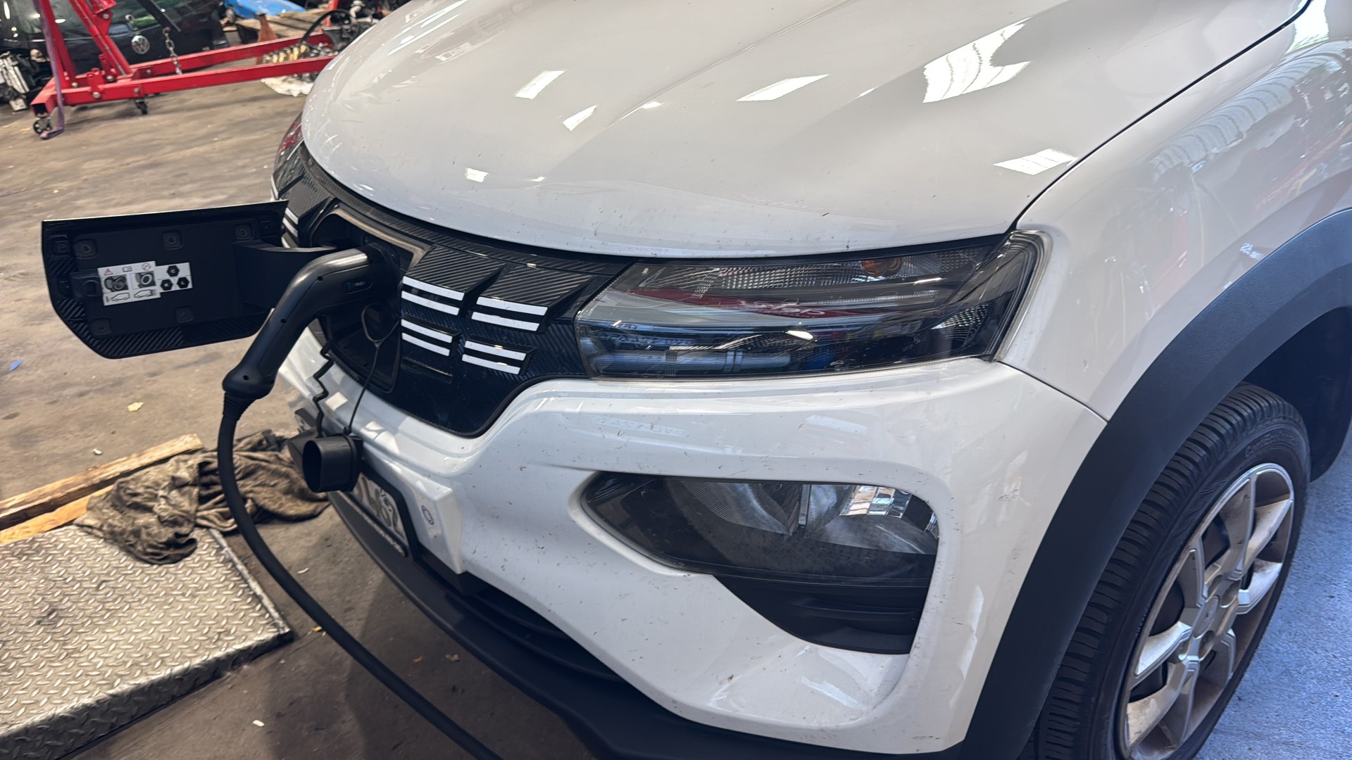 DACIA Spring 27 kWh Expression-image-0