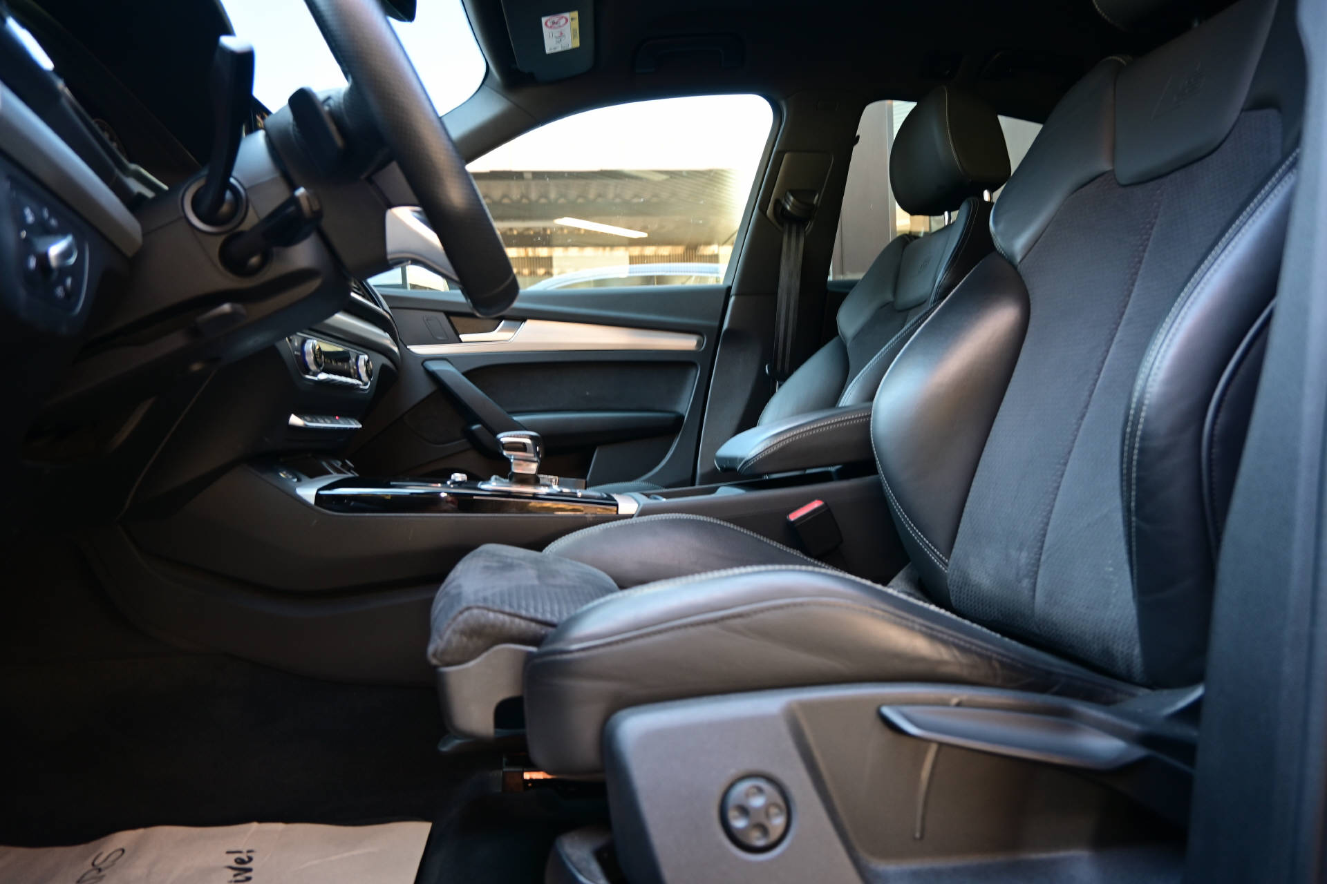 AUDI Q5 40 TDI S-Line quattro S-Tronic-image-11