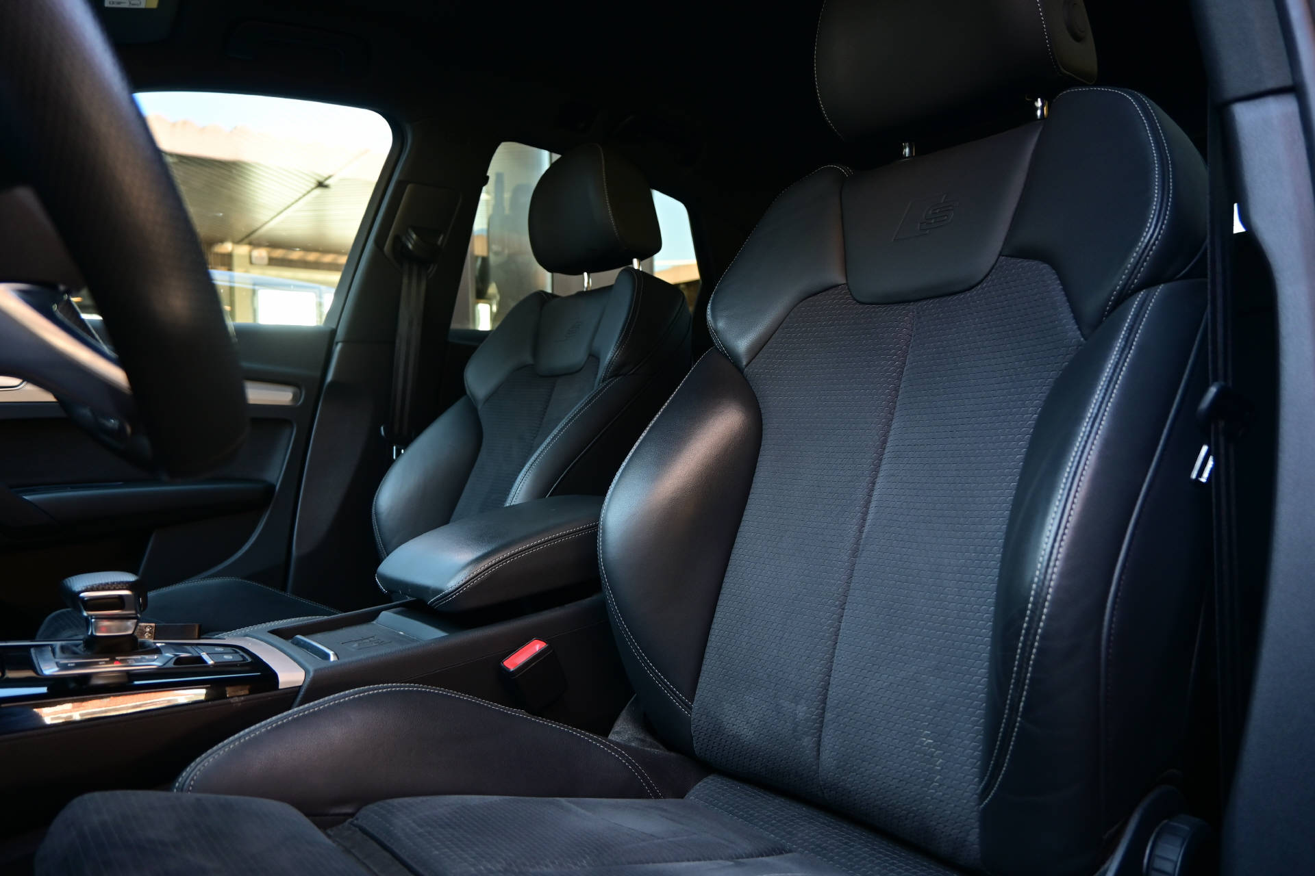 AUDI Q5 40 TDI S-Line quattro S-Tronic-image-13