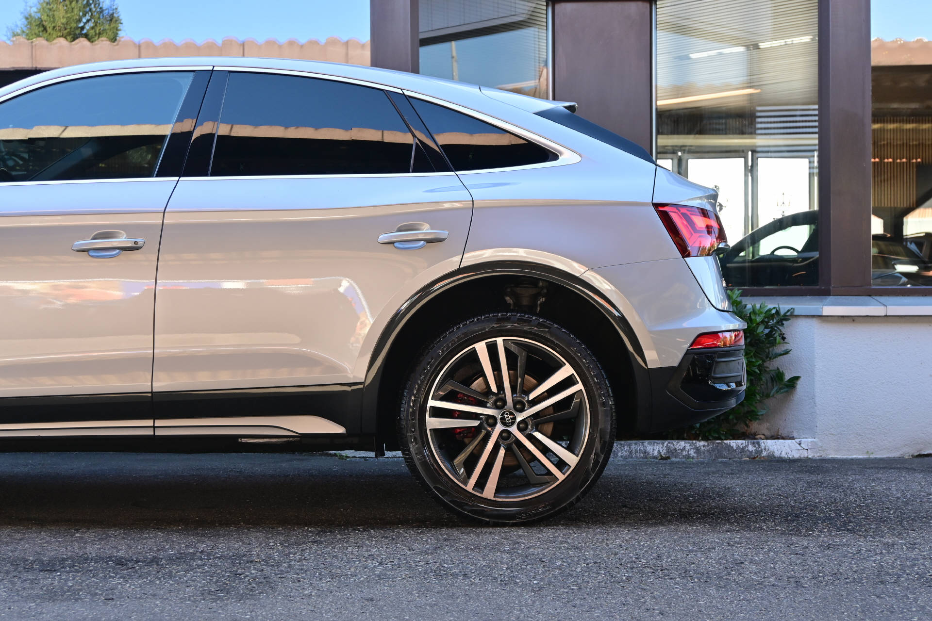 AUDI Q5 40 TDI S-Line quattro S-Tronic-image-5