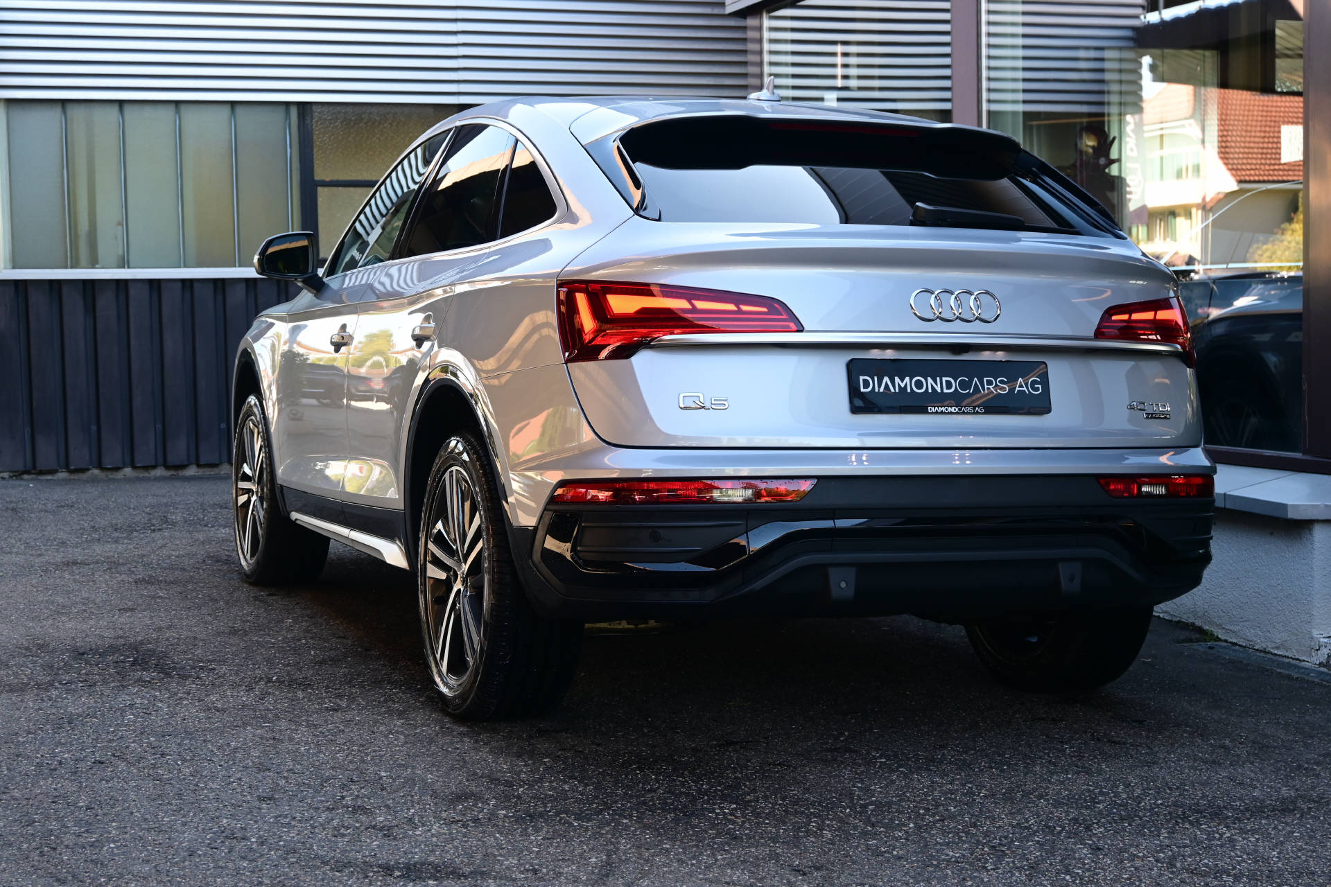 AUDI Q5 40 TDI S-Line quattro S-Tronic-image-6