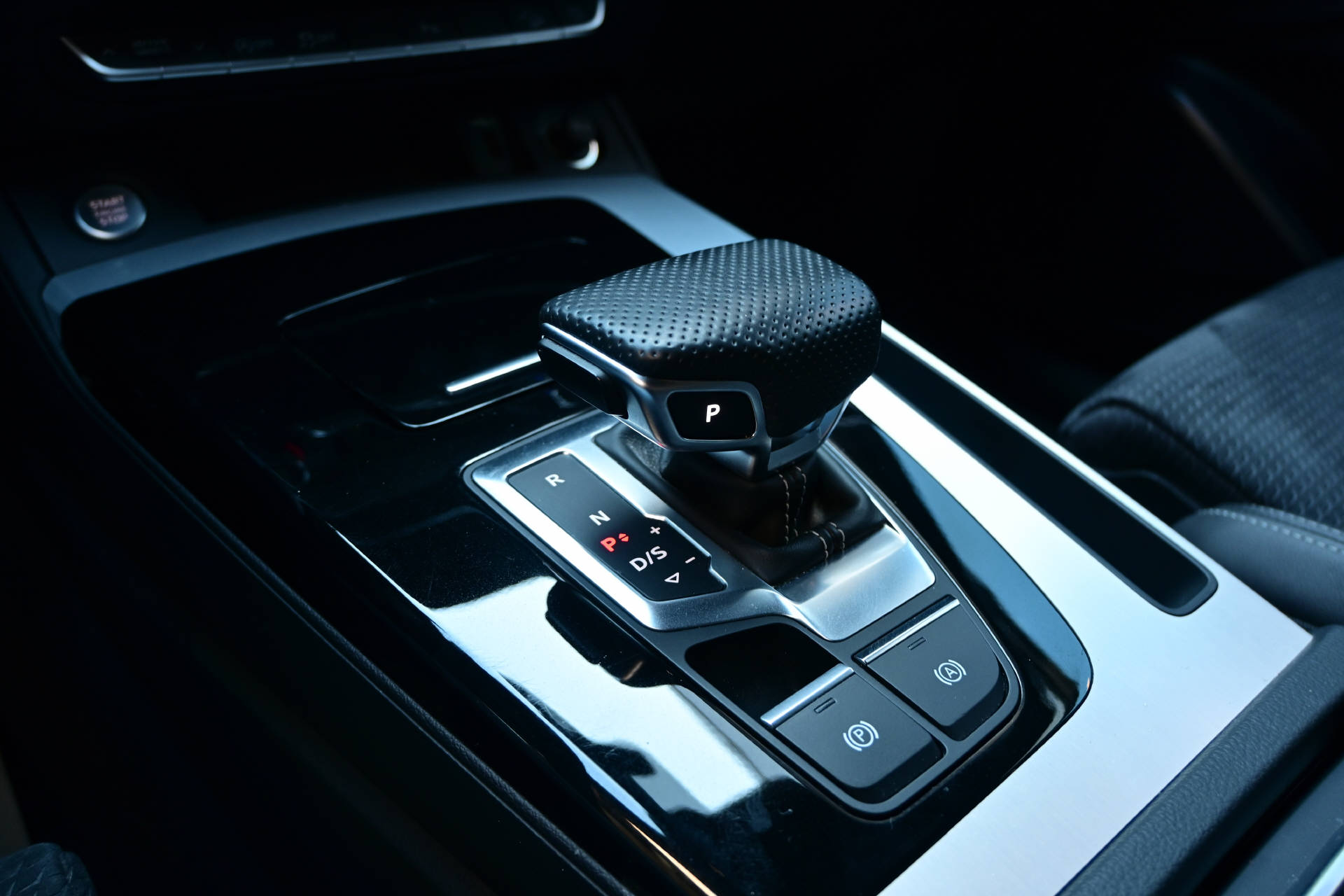 AUDI Q5 40 TDI S-Line quattro S-Tronic-image-15