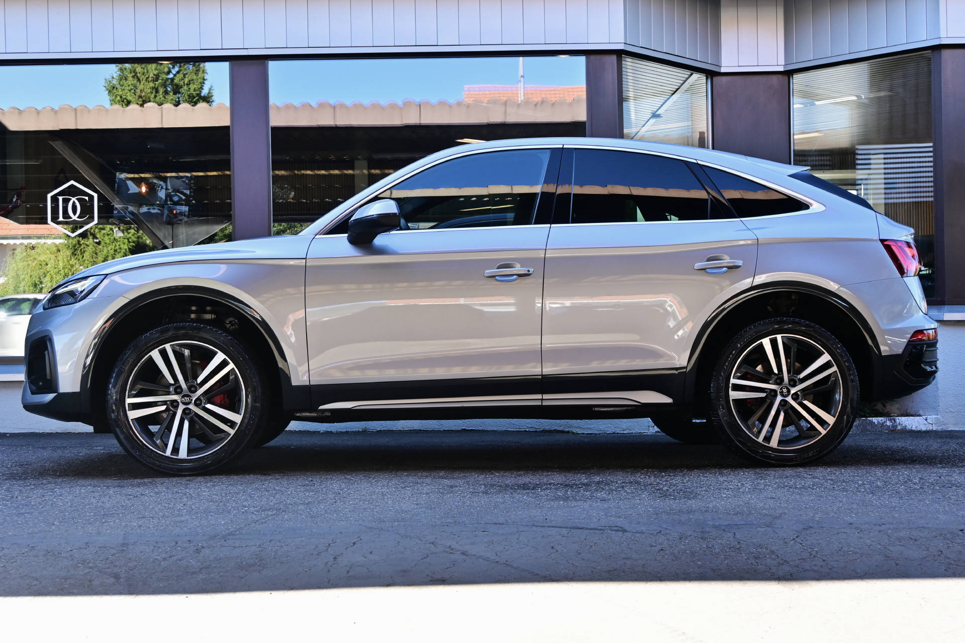 AUDI Q5 40 TDI S-Line quattro S-Tronic-image-4