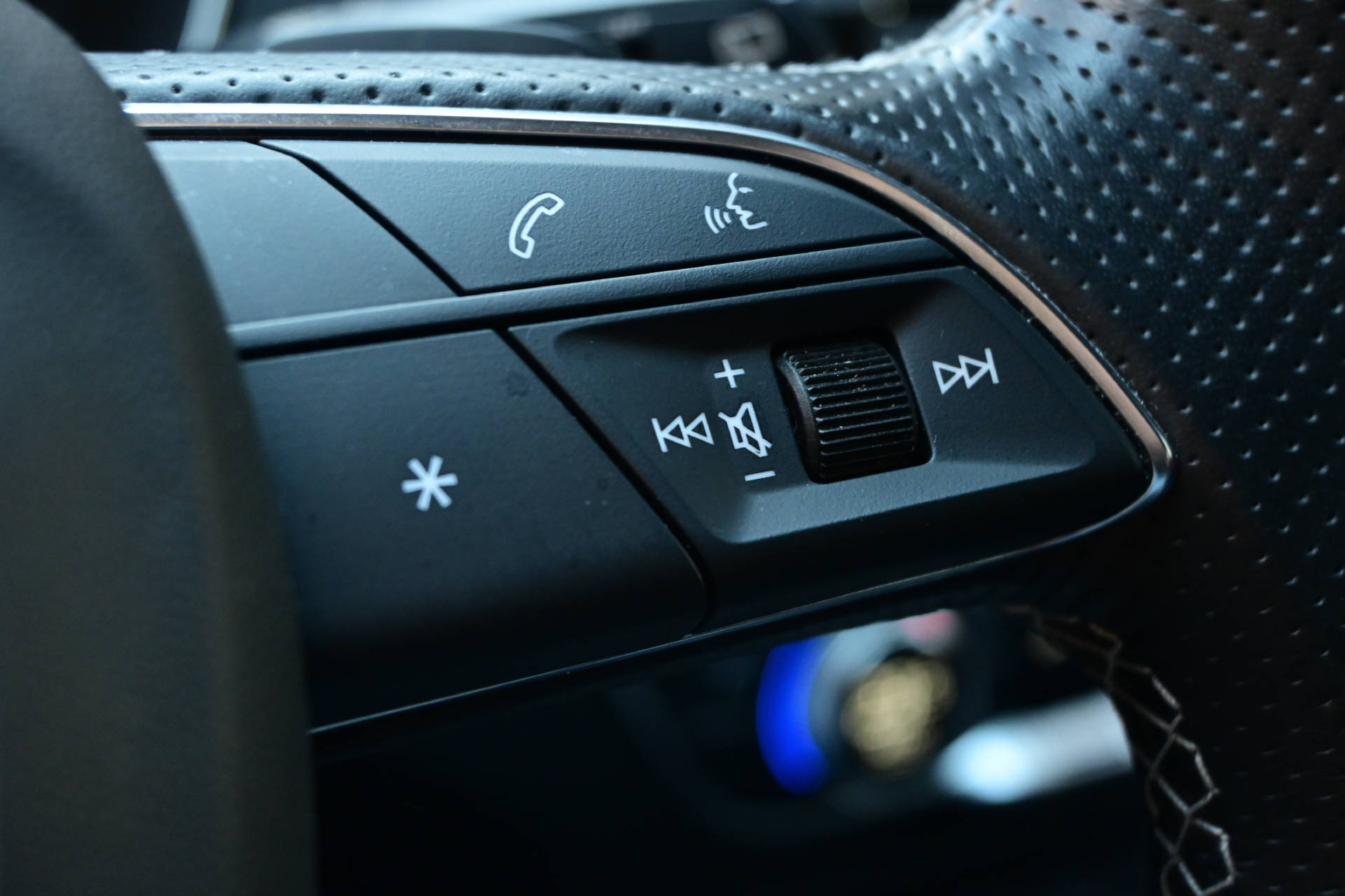 AUDI Q5 40 TDI S-Line quattro S-Tronic-image-21