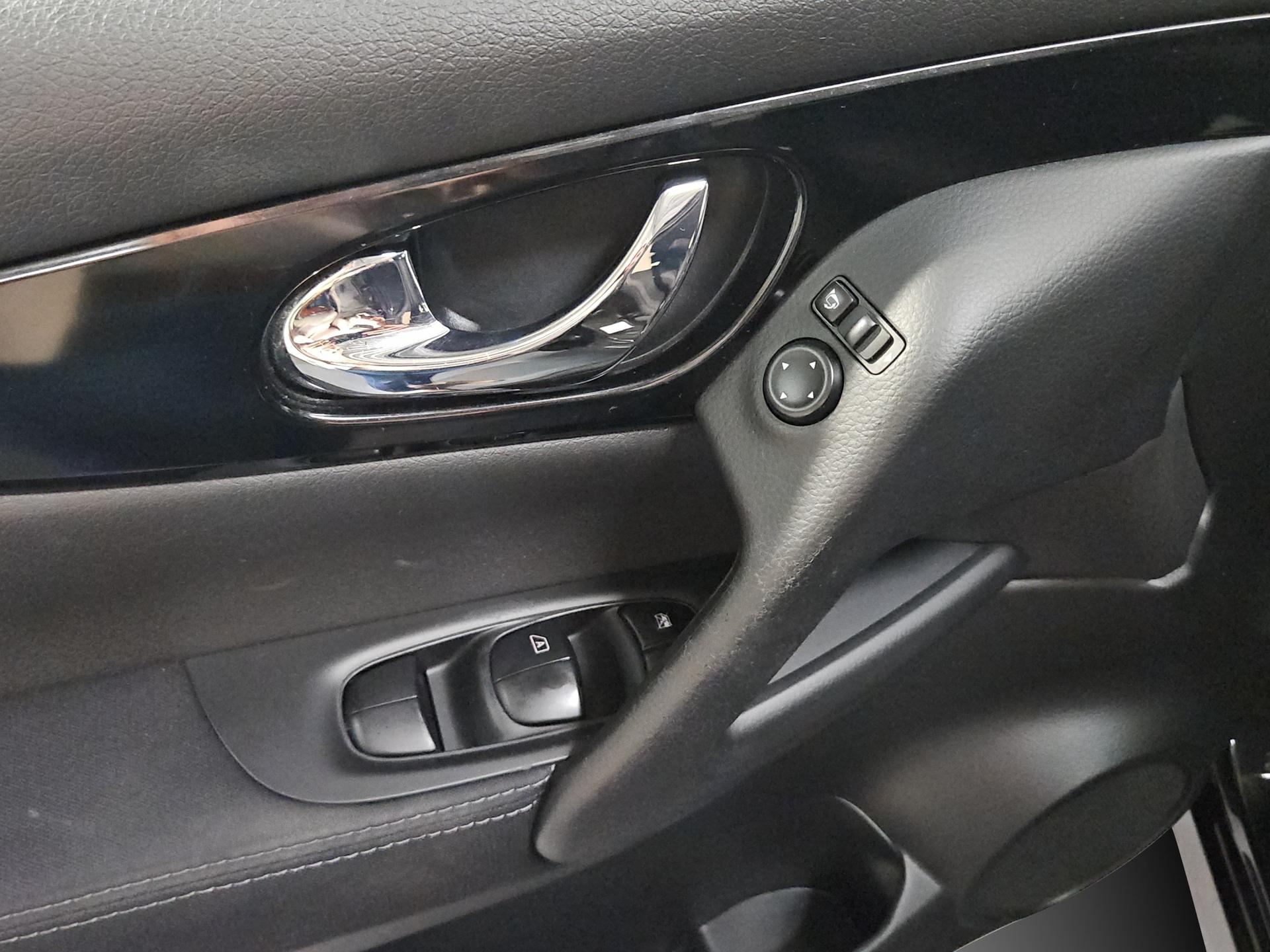 NISSAN Qashqai 1.6 dCi N-Connecta Xtronic CVT-image-18