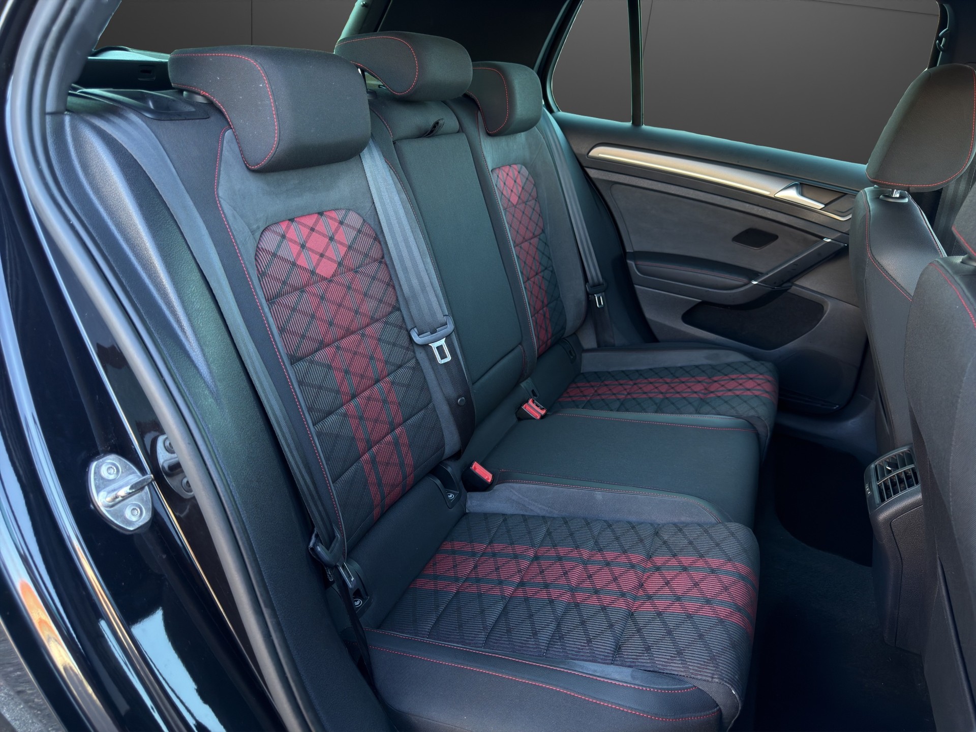 VW Golf 2.0 TSI GTI TCR DSG-image-25