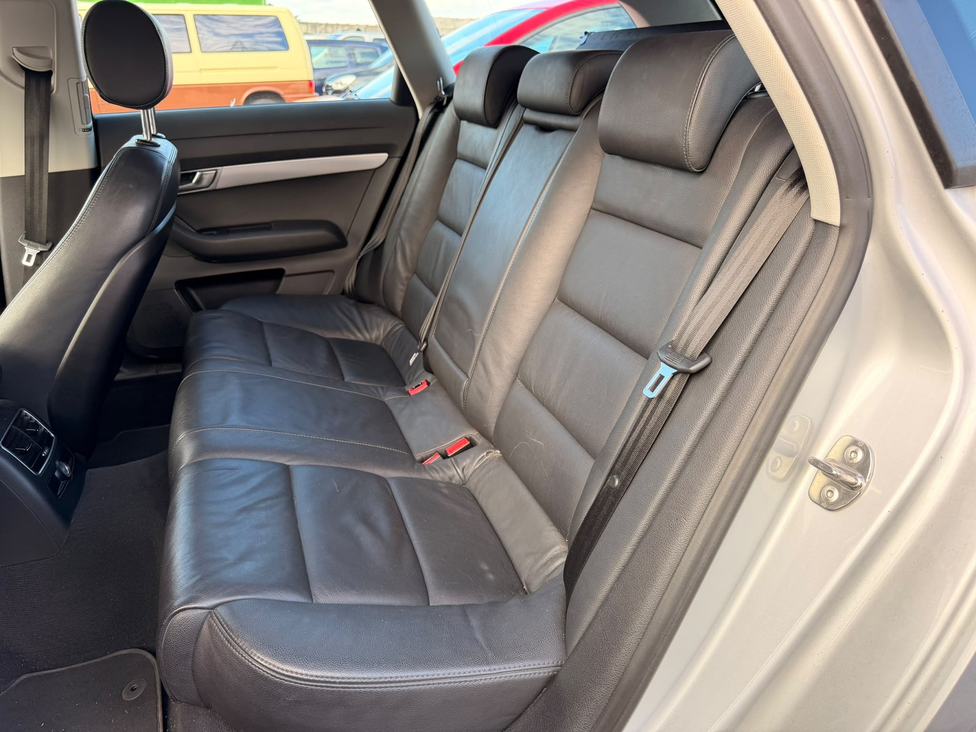 AUDI A6 Avant 3.0 V6 TDI quattro tiptronic-image-8