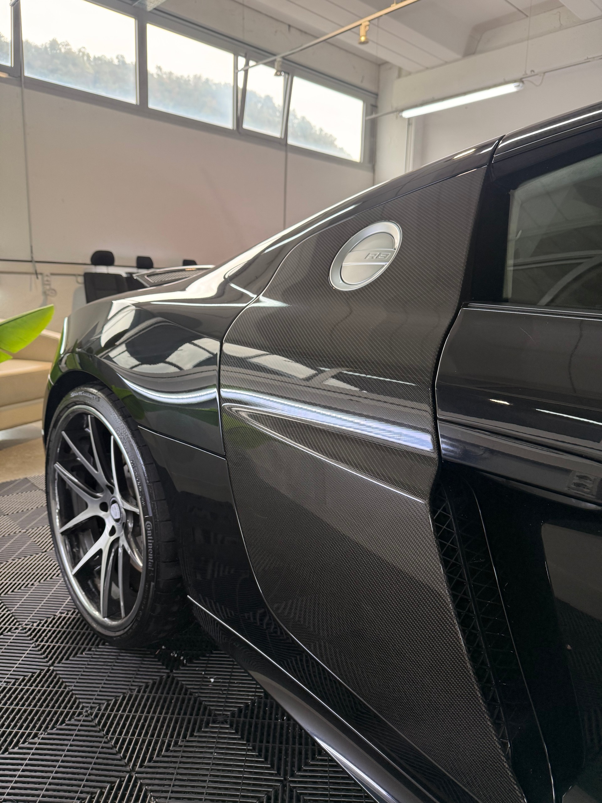 AUDI R8 Coupé 5.2 R-Tronic-image-2