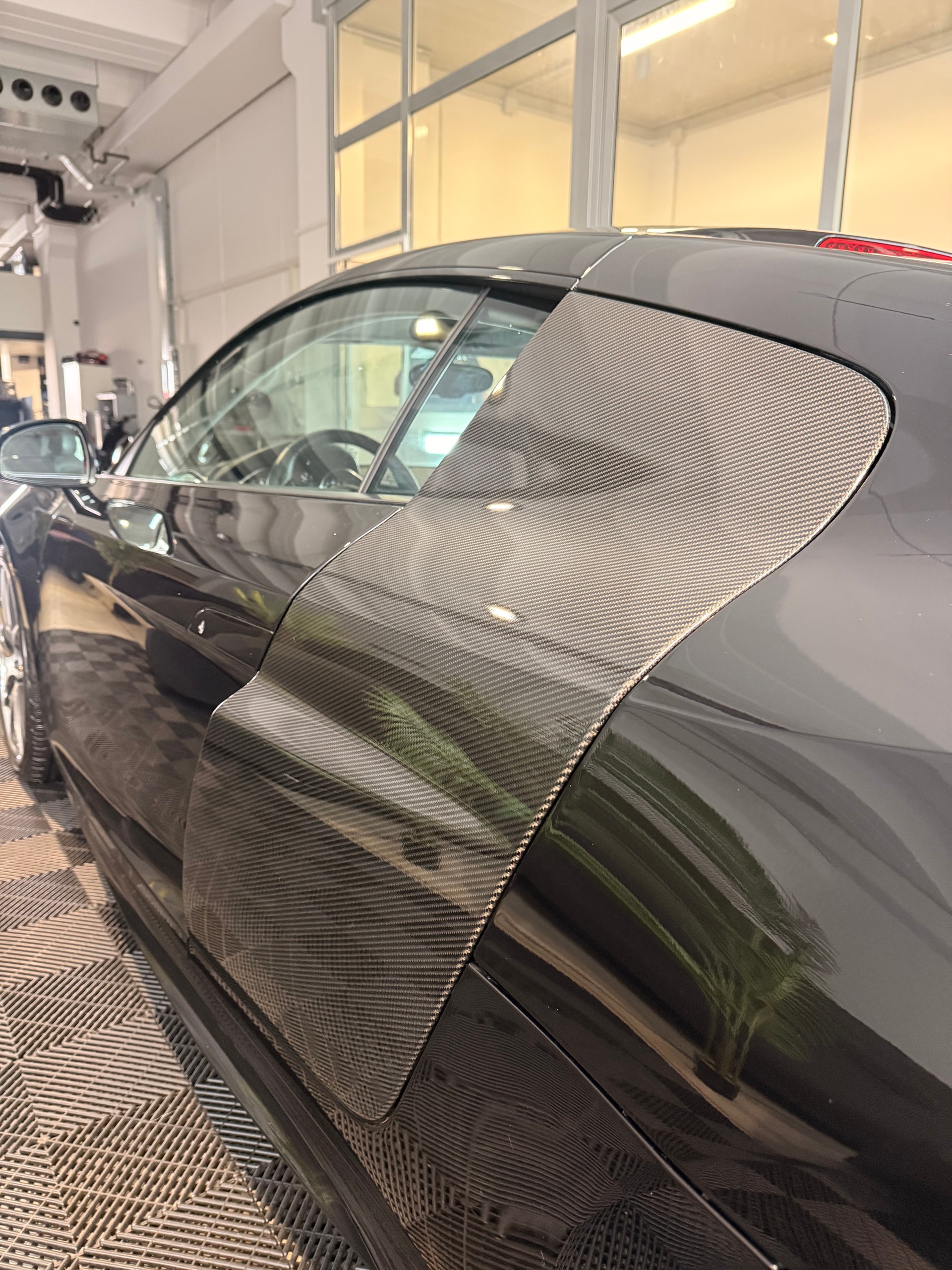 AUDI R8 Coupé 5.2 R-Tronic-image-6