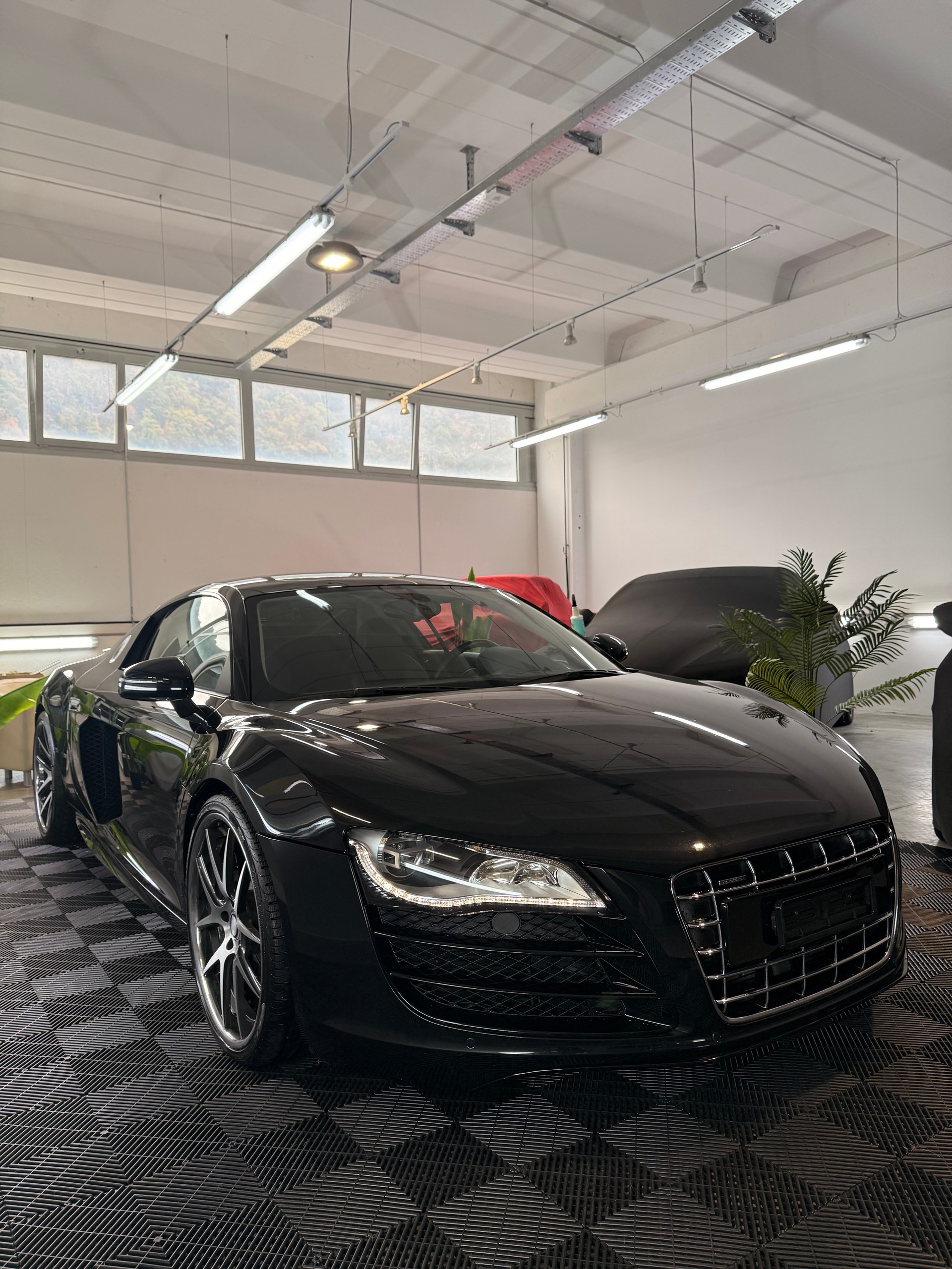 AUDI R8 Coupé 5.2 R-Tronic-image-1