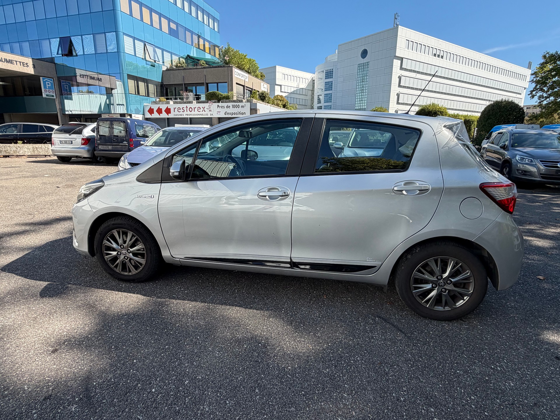 TOYOTA Yaris 1.5 VVT-i Hybrid Comfort e-CVT-image-9